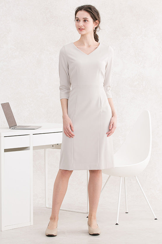 【通年素材】スマートストレッチ グレージュ VネックIラインワンピース