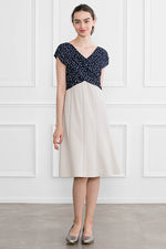 【通年素材】スマートストレッチネイビードット×グレージュ ショルダーヴィーナスワンピース