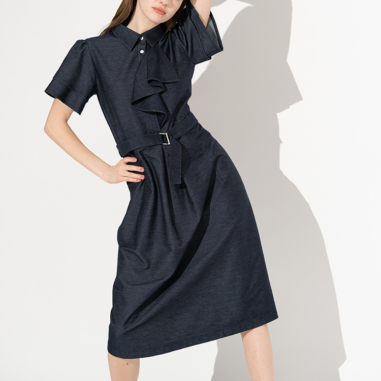 上品な光沢感が美しい<br> ストレッチデニム