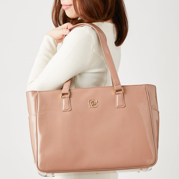 ピンクベージュヴィーガンエナメル エアリートート