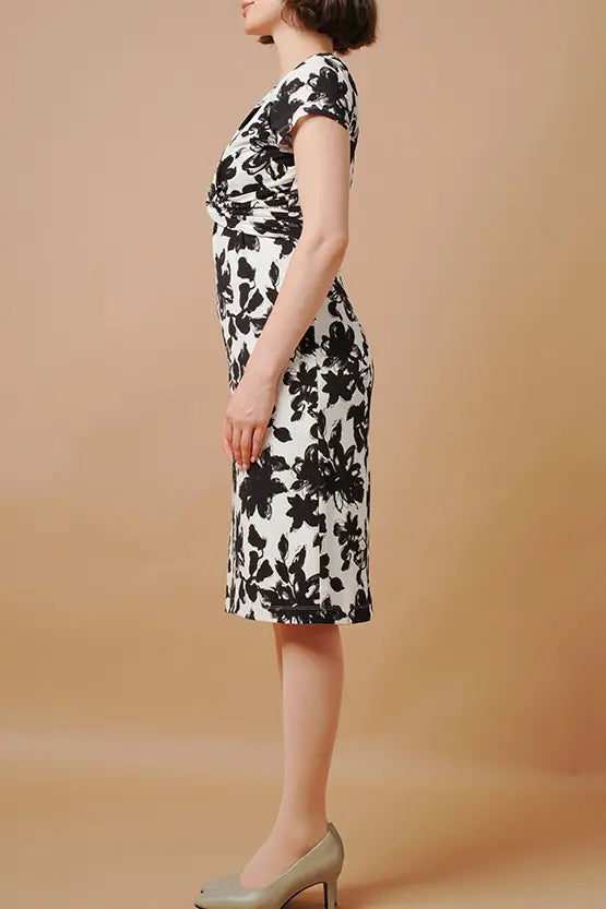 【ストレッチジャージー】ひざ下丈ツイストワンピース