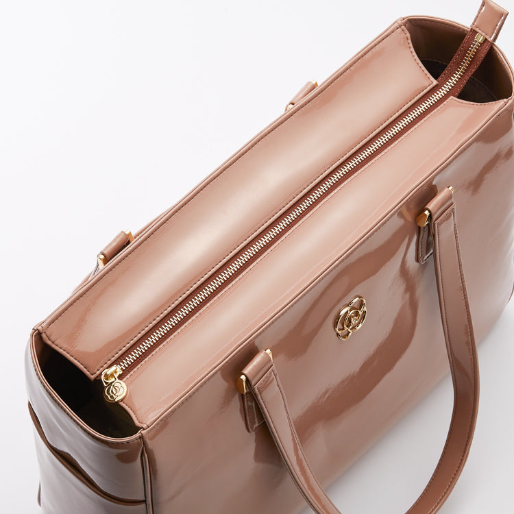 ピンクベージュヴィーガンエナメル エアリートート