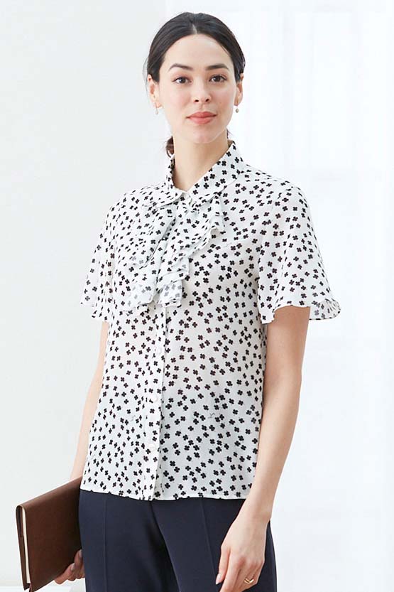 【ストレッチシフォン】 ホワイトクローバー 衿付きフリルブラウス