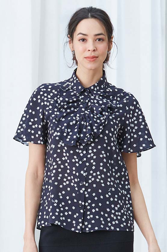 【ストレッチシフォン】 ネイビークローバー 衿付きフリルブラウス
