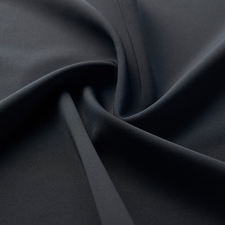 最冷感で「モード」に攻める。クールテックジャージー