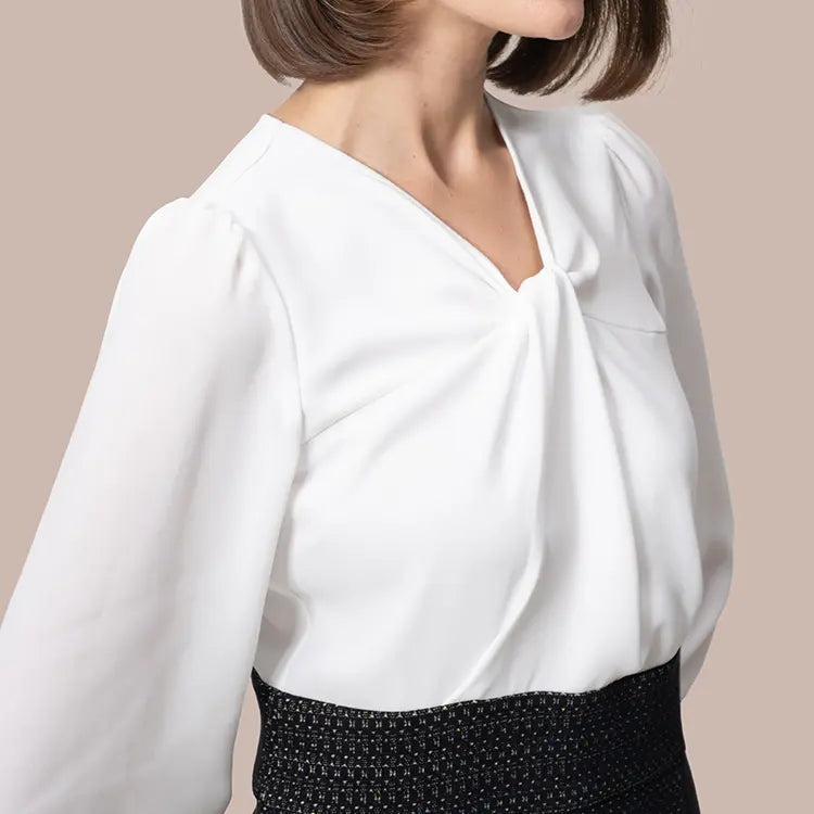 ストレッチして、透けない安心設計