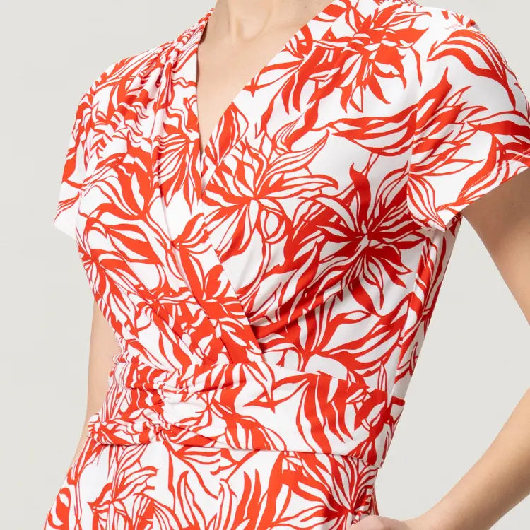 Delicate Cache-Coeur for a Sculpted Bustline