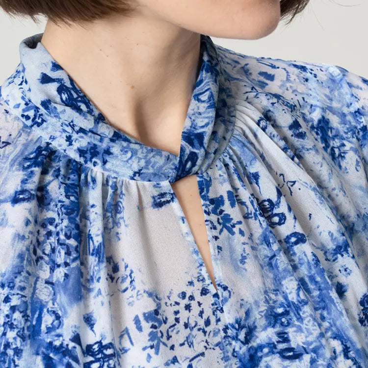 すっきり見せる衿元