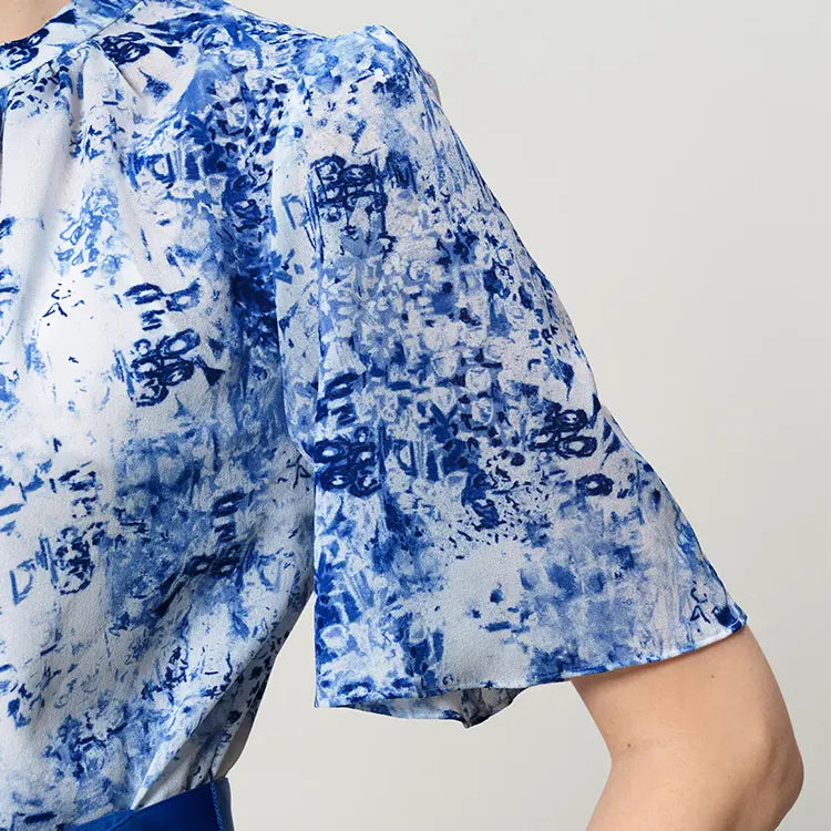 二の腕をやさしくカバーする袖丈