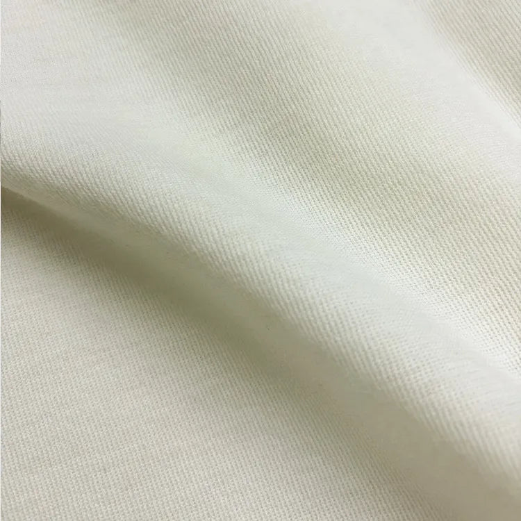 何度も編み直して、たどり着いた希少性の高い一着。