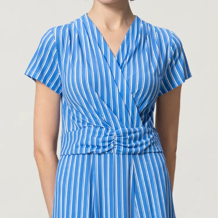 Waist Ribbon Design for a Slimming Effect Without Sacrificing Comfort