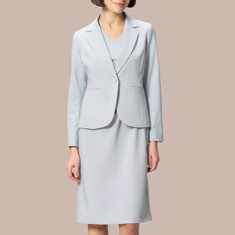 羽織るだけで信頼をつくる夏のきちんとジャケット