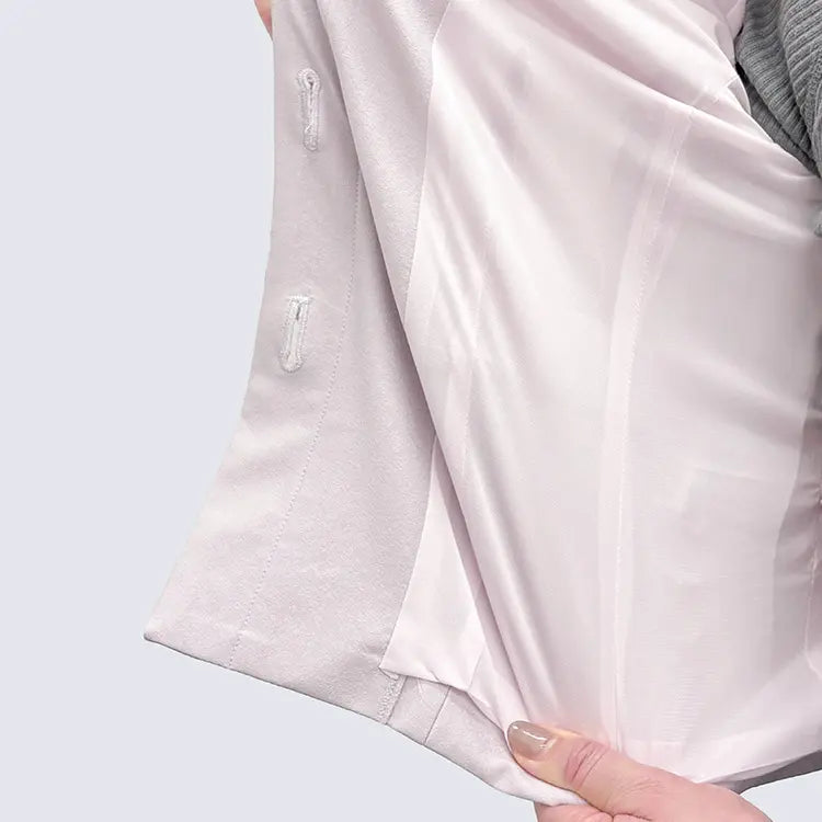 From lining to thread, every element stretches with you. Experience freedom of movement and exceptional comfort in this sophisticated design that helps alleviate shoulder tension.