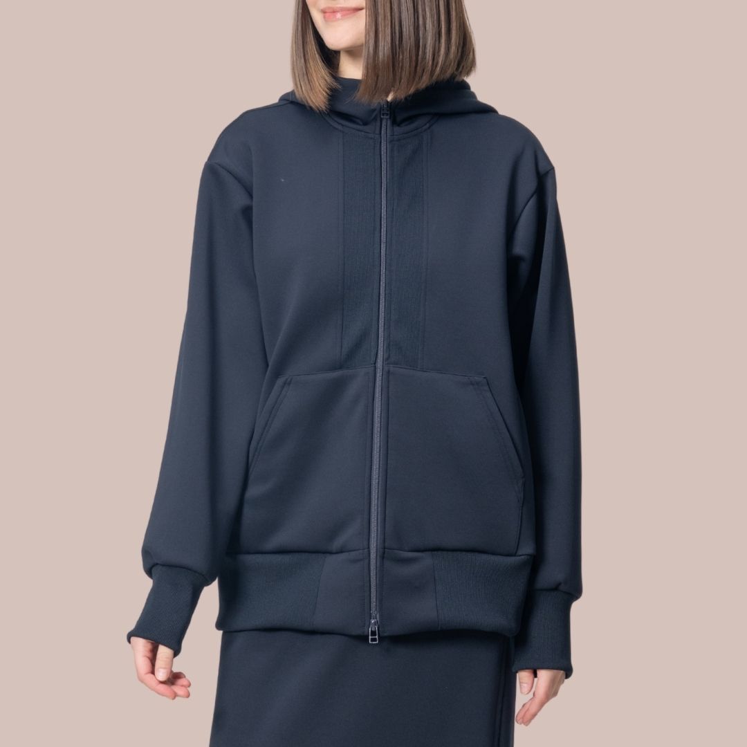 どんな動きも安心のすっぽりシルエット