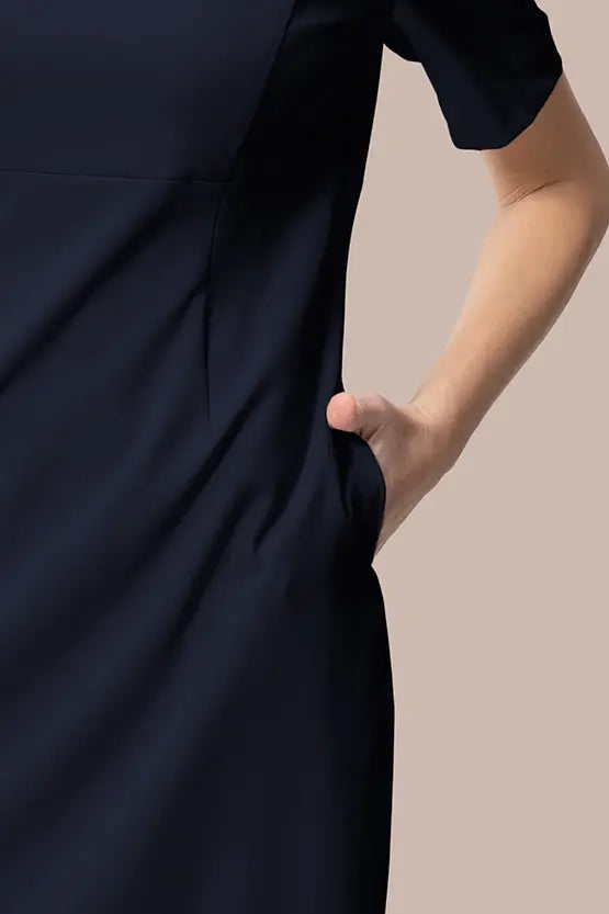 【スマートストレッチ】 Vネックエッシェンシャルワンピース