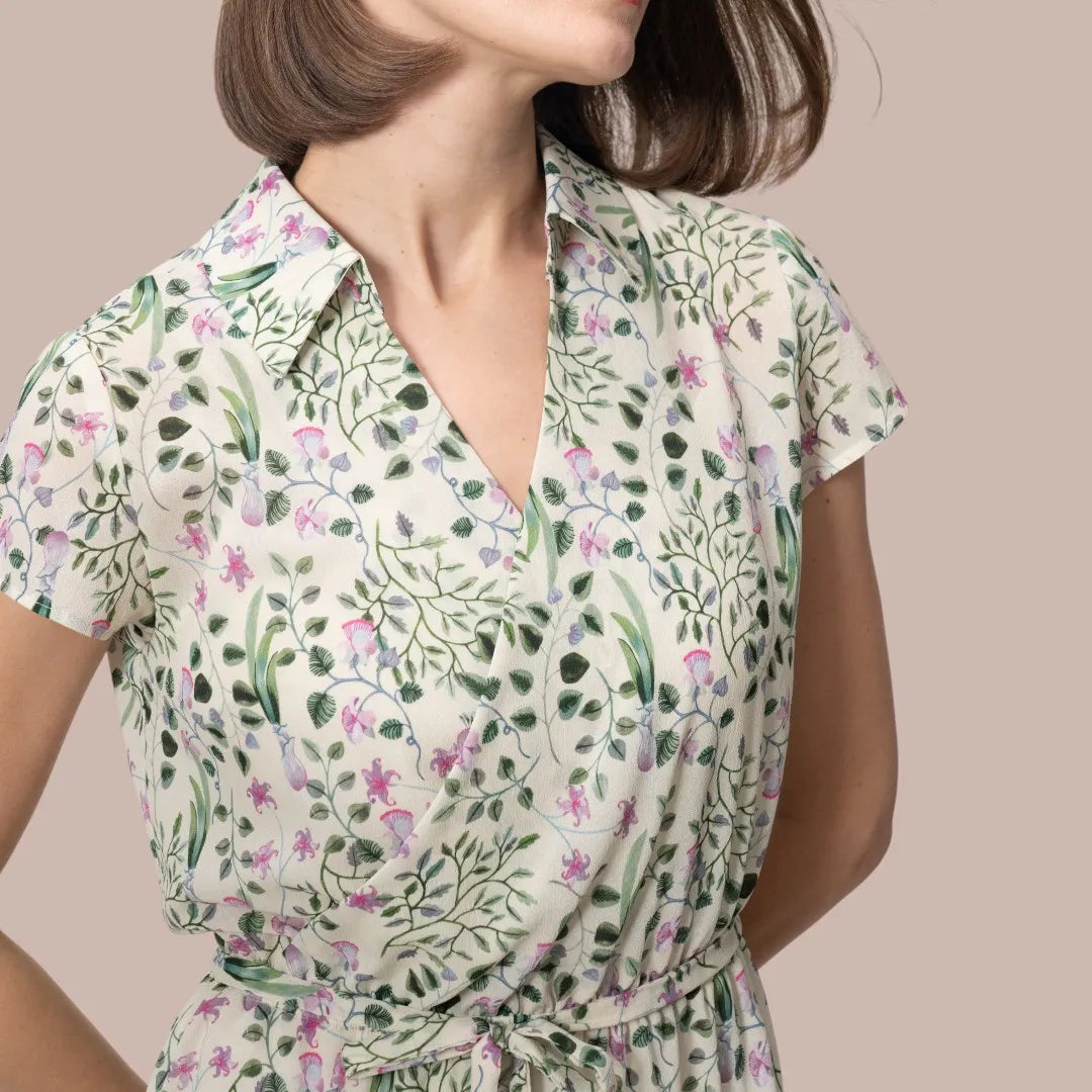 ストレッチ素材のキャミソール付