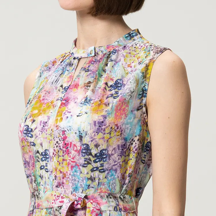 涼しく軽やかなノースリーブ