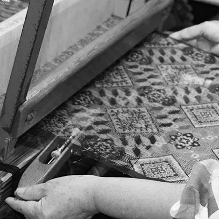 伝統を未来へ ― 世界三大織物「大島紬」× kay me