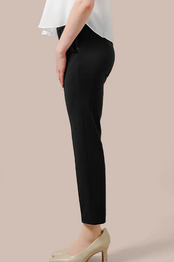 Space Material:Easy Tapered Pants