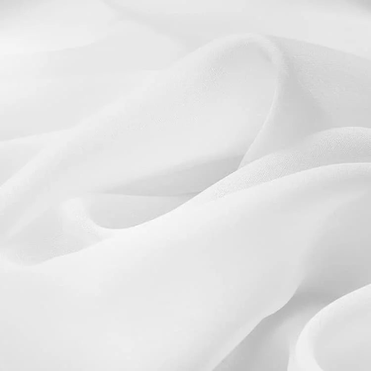 ストレッチ性抜群、透けない二重仕立て