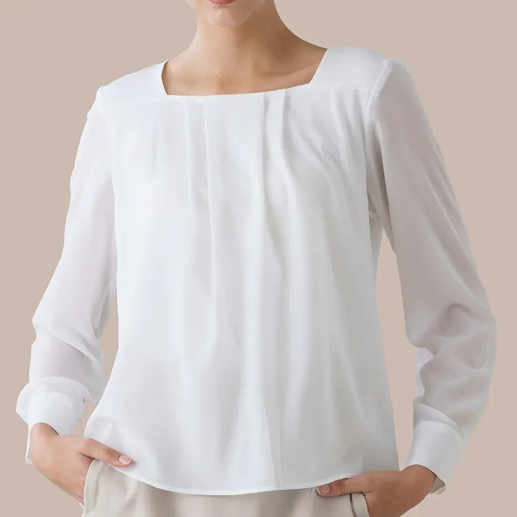 一枚で着映えする万能トップス