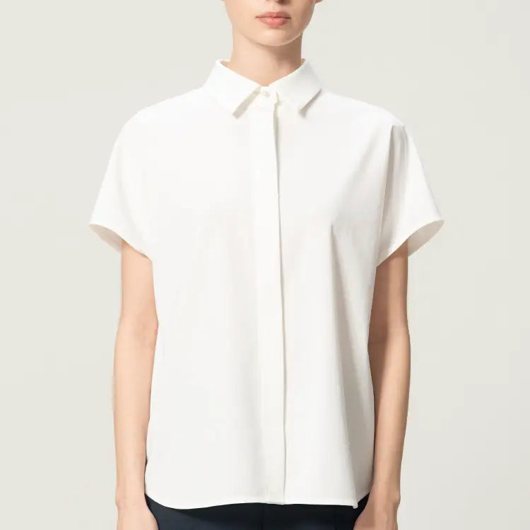 比翼仕立てが生むクリーンな直線美