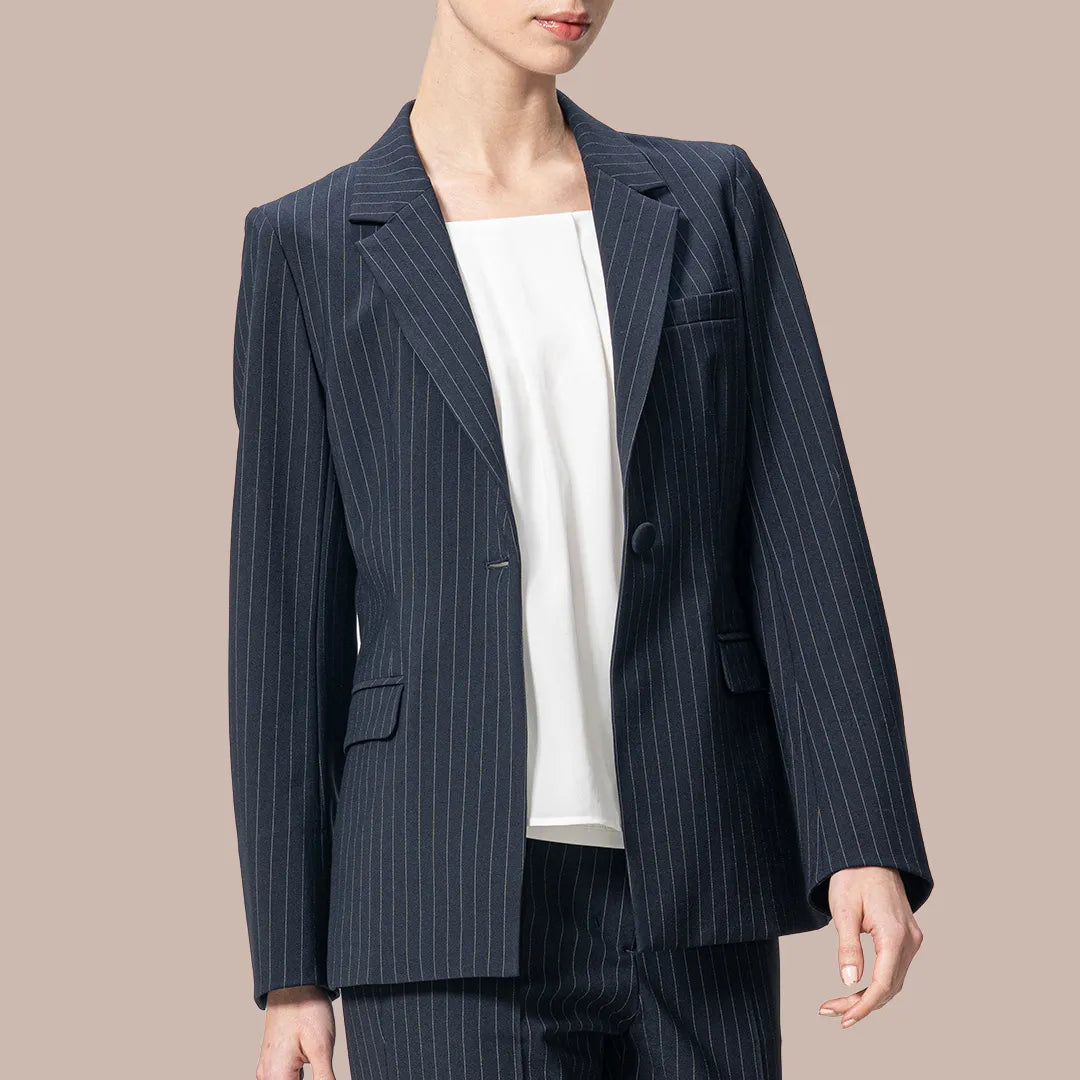 一枚でもスーツインでも映える