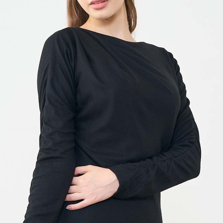 あたたかさと女性らしいシルエットを両立