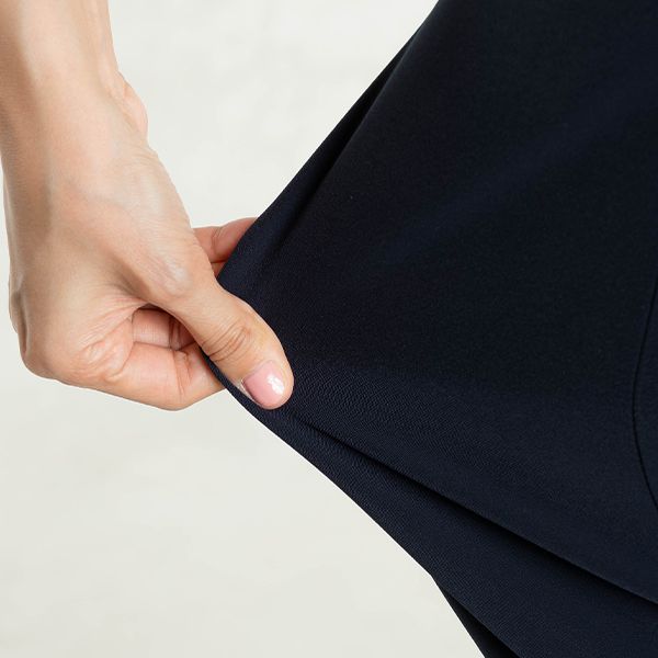 体型を拾わない<br>高密度ストレッチ