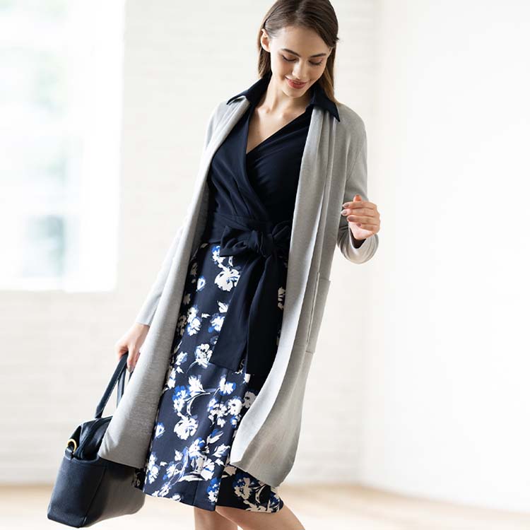 肌触り滑らかな<br>万能カーデを羽織って