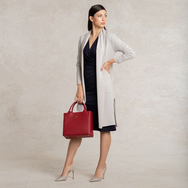 ロングカーデを<br>羽織って内勤に