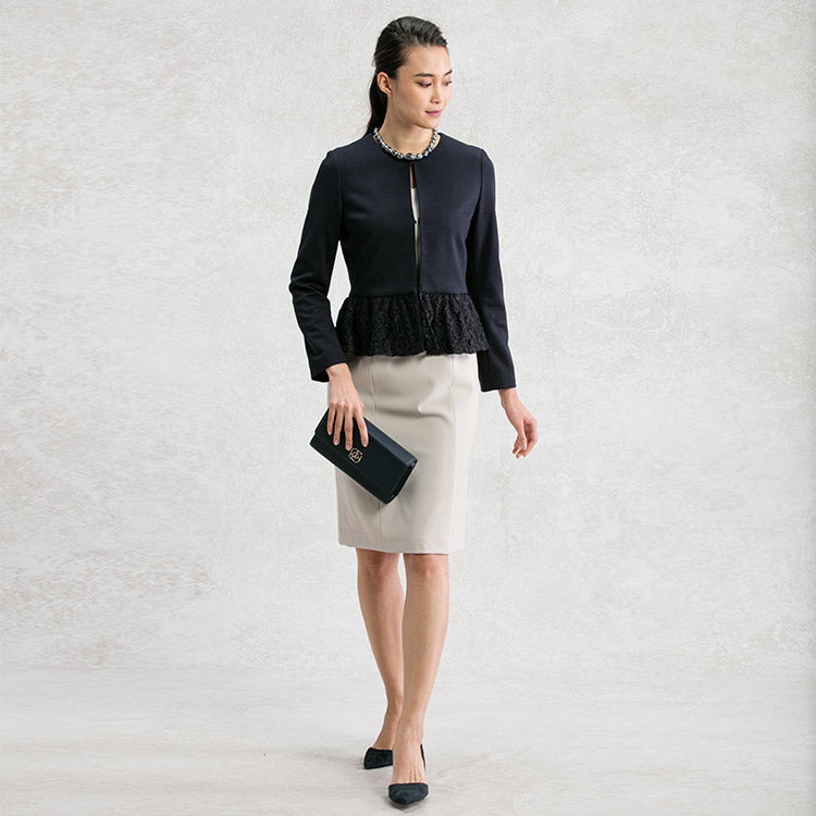 ネイビージャケットで<br>シックに