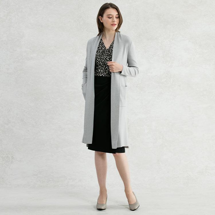 ロングカーデで<br>オフィス仕様に
