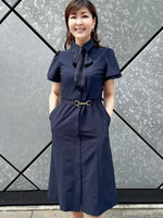 【清涼素材ストレッチ】ネイビー ボウタイ付きシャツワンピース