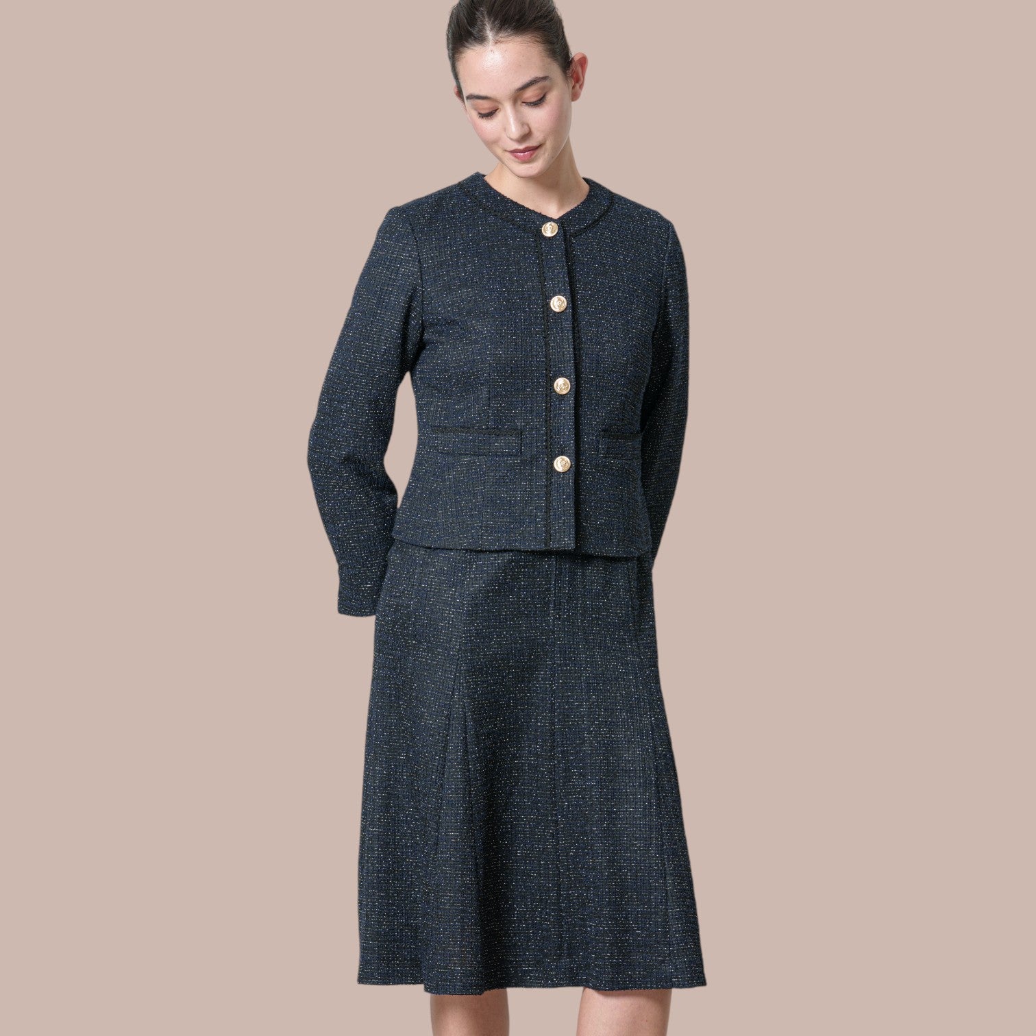 品格を纏うネイビー