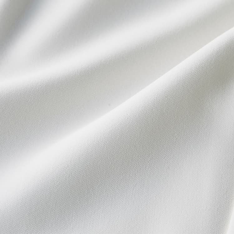 上質に見えて、体型も美しく補正