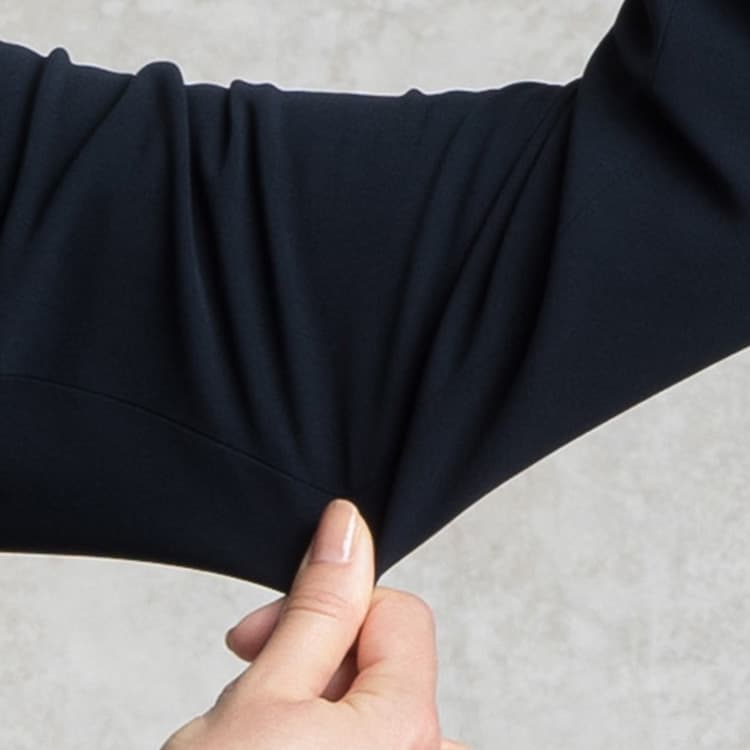 ストレッチしてラク。なのに体型をしっかり補正