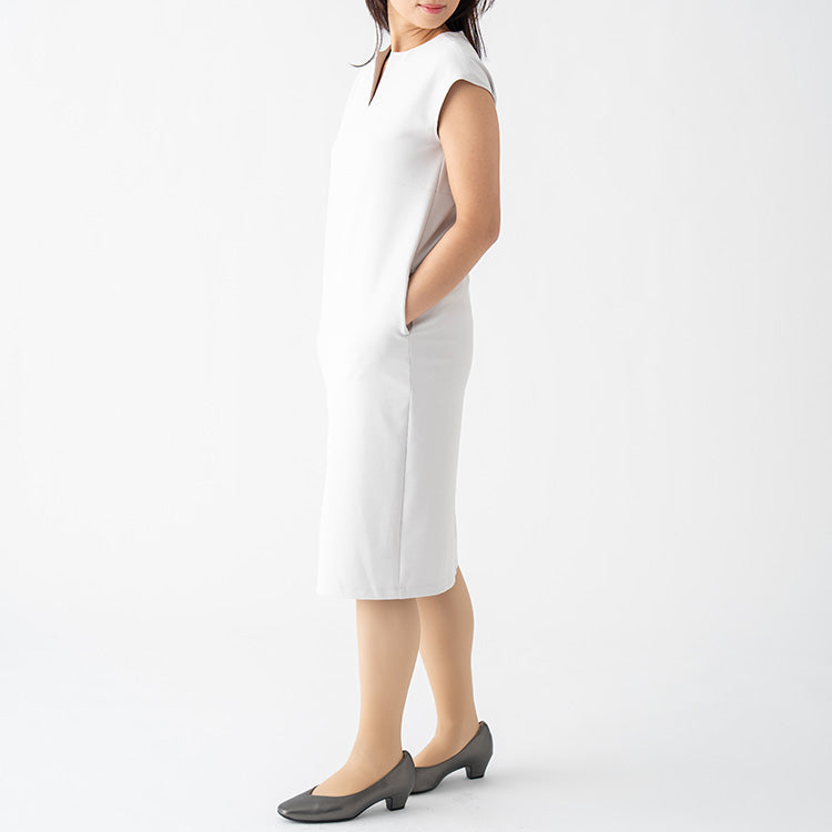 脚長効果があるサイドスリット