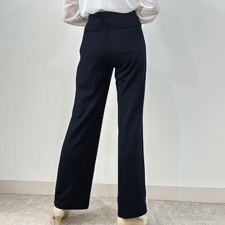 「パンツが苦手」な人に着てほしい逸品。「細見え×脚長」の感動をご体感ください