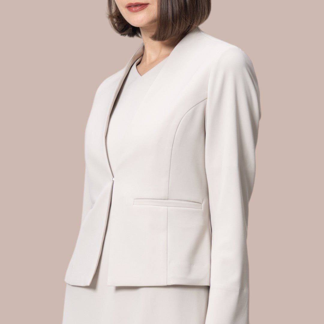 ミニマルでシャープな<br> ノーカラージャケット