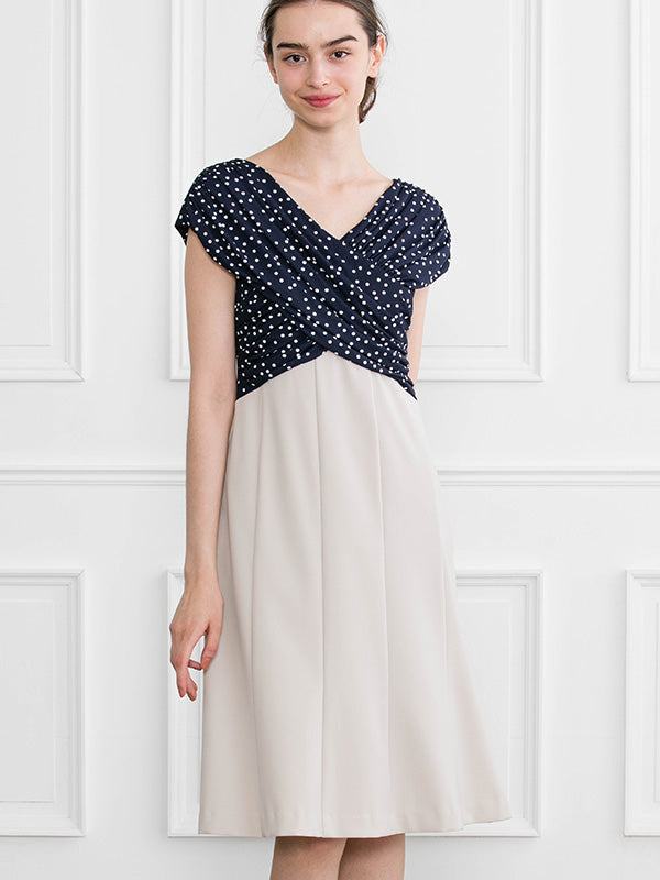 【通年素材】スマートストレッチネイビードット×グレージュ ショルダーヴィーナスワンピース