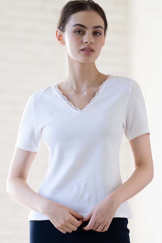 ホワイト レース付VネックTシャツ
