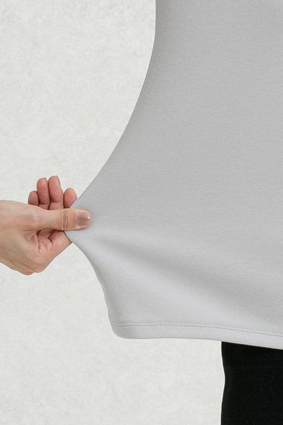 ライトグレー　レース付VネックTシャツ