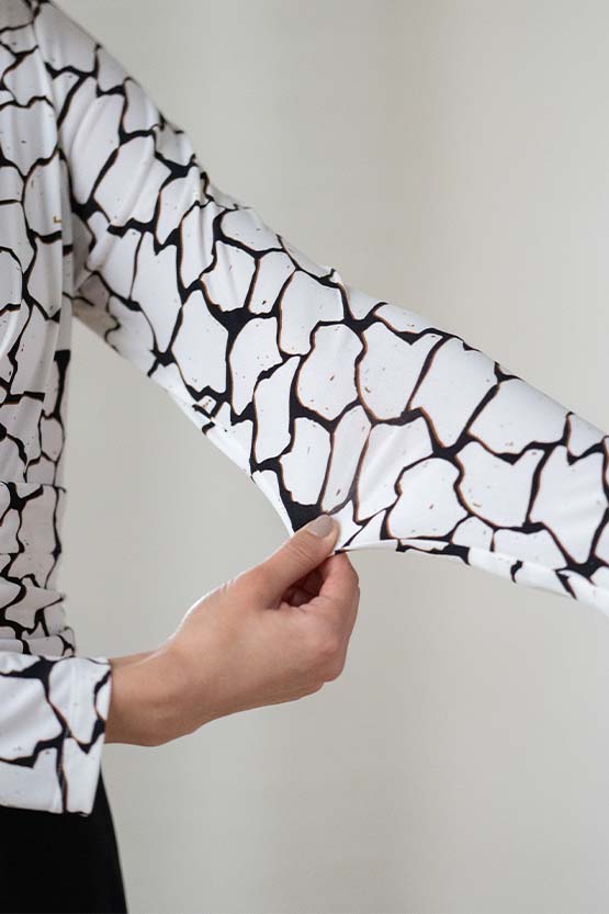White Giraffe x Black Docking Shell Dress
