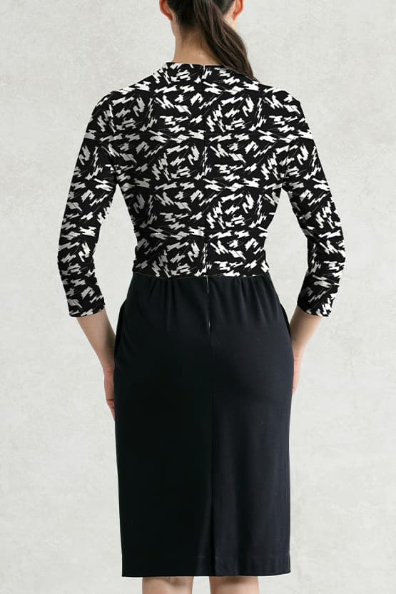 【スマートストレッチ】ブラックファインドキャッツ　切替シェルワンピース