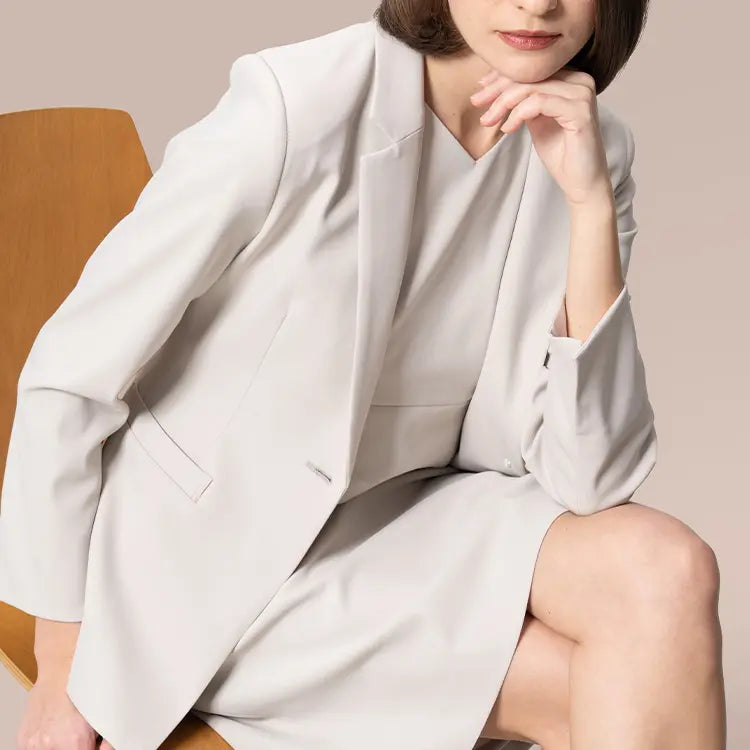 「動きやすさ×品格」毎日着たくなる丈長テーラード