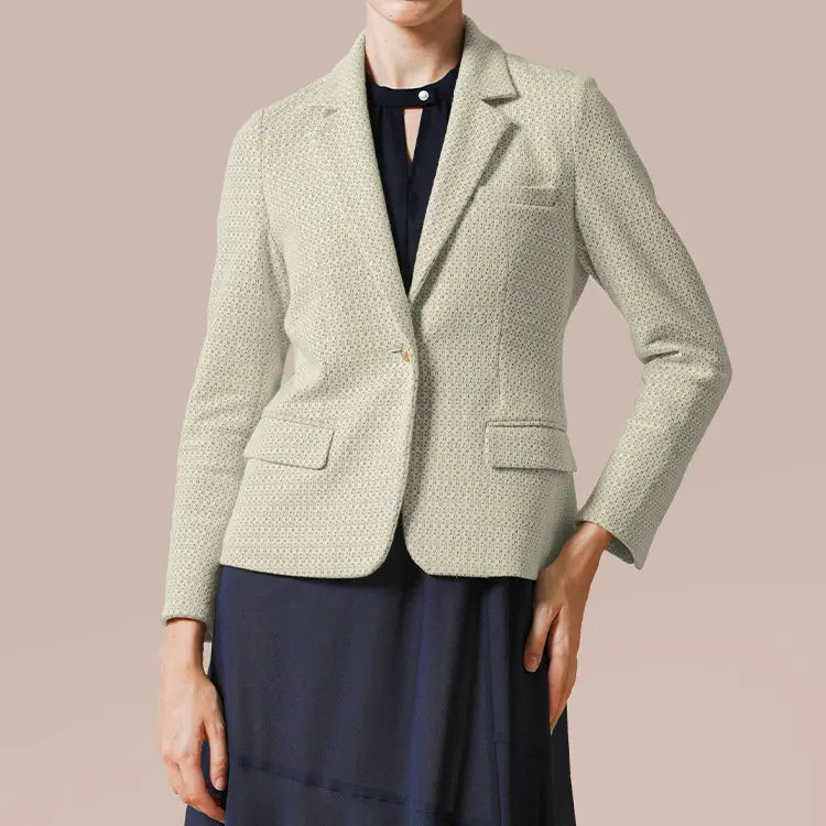 羽織るだけで、今日は特別になる