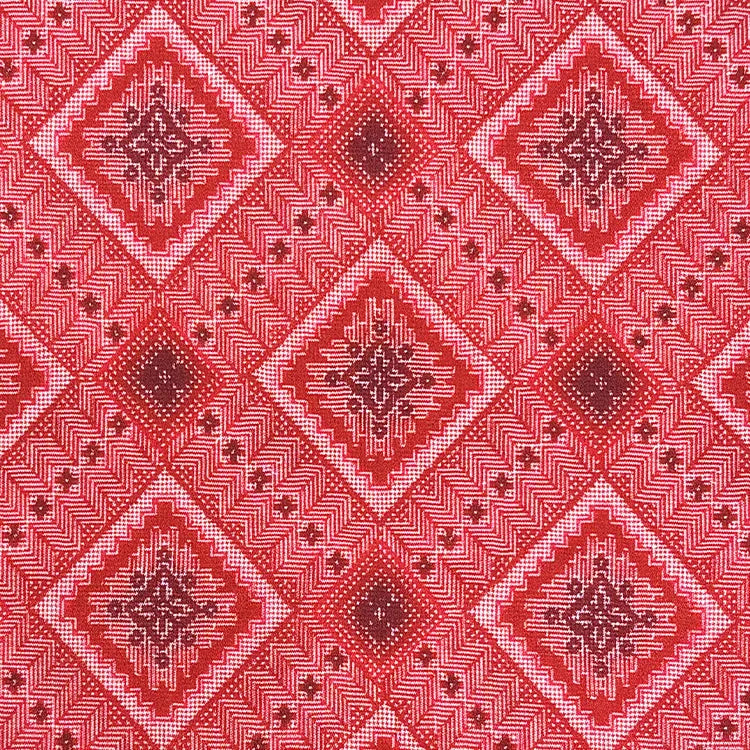 奄美を象徴する伝統柄「龍郷」を、現代の美にアップデート