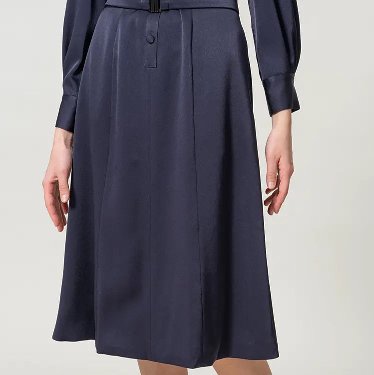 着やせ効果抜群の立体スカート