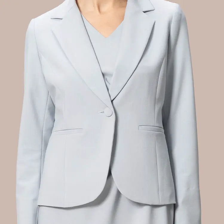 スタイルアップと実用性を両立するポケット